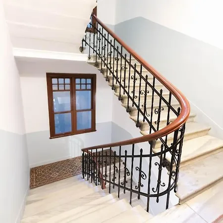 Galata Kulesi'nin Tam Karsisinda Muhtesem