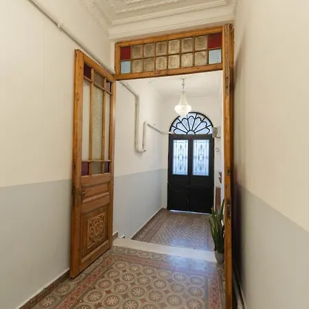 Galata Kulesi'nin Tam Karsisinda Muhtesem *