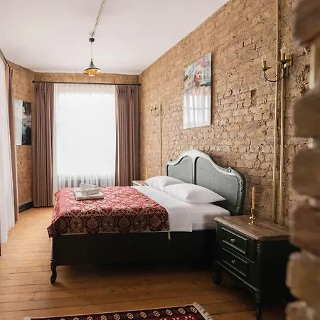 Galata Kulesi'nin Tam Karsisinda Muhtesem