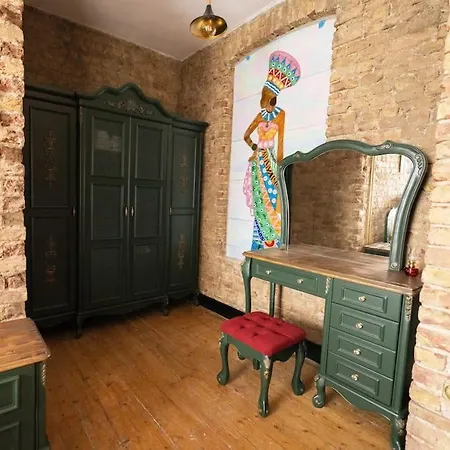Galata Kulesi'nin Tam Karsisinda Muhtesem اسطنبول