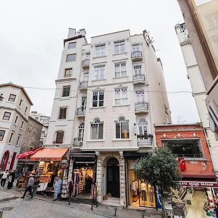 Galata Kulesi'nin Tam Karsisinda Muhtesem *